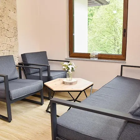 Prenociste Slapovi Яйце