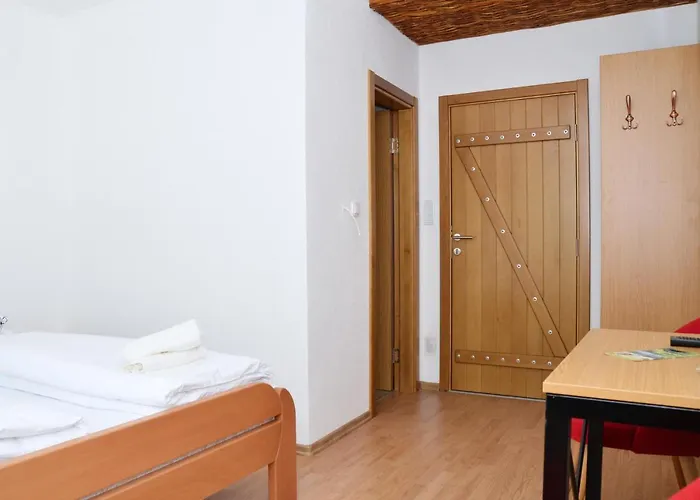 Prenociste Slapovi * Jajce