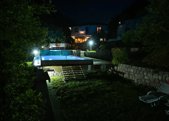 Prenociste Slapovi * Jajce